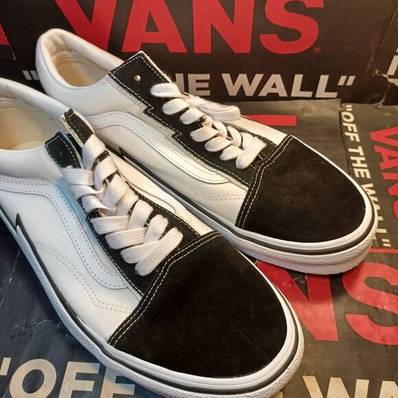 Vans Men's 11.5 Old Skool Bolt Two-Tone Black/White VN0009Q5BMW - Picture 9 of 12